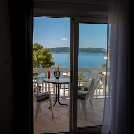 Tomi Apartamento Trogir